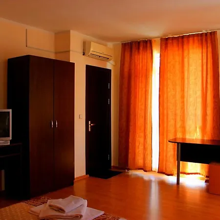 Ryor - Breakfast And Free Parking 3*