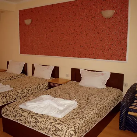 Ryor - Breakfast And Free Parking 3* סאני ביץ'