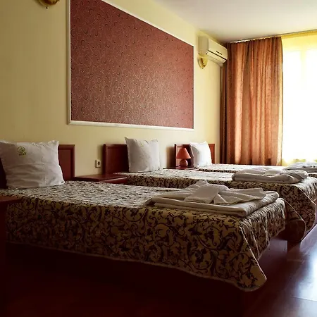 Ryor - Breakfast And Free Parking מלון