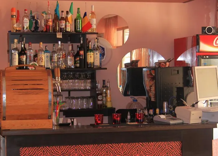 Ryor - Breakfast And Free Parking Отель 3*