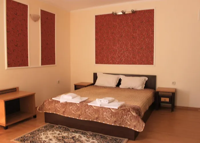 Отель Ryor - Breakfast And Free Parking Солнечный берег