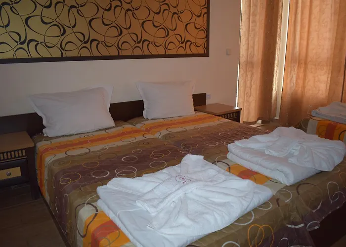 מלון Ryor - Breakfast And Free Parking 3*