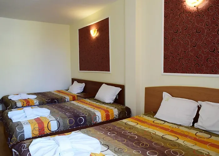 מלון Ryor - Breakfast And Free Parking 3*