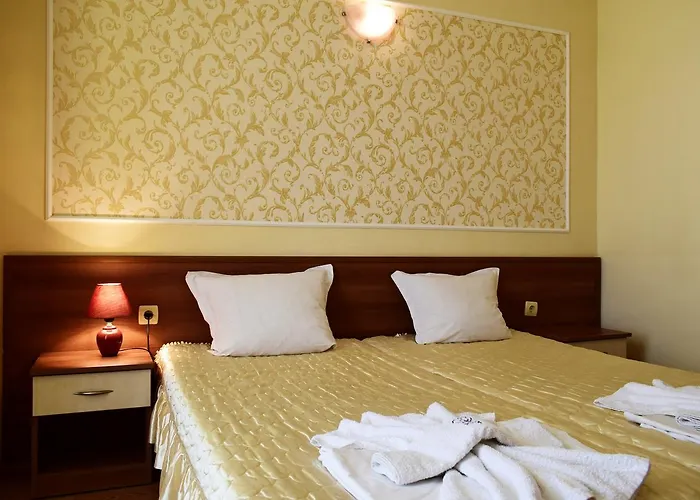 Ryor - Breakfast And Free Parking Отель 3*