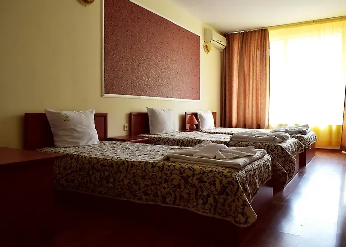 Ryor - Breakfast And Free Parking מלון