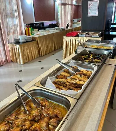 Ryor - Restaurant & Free Parking Хотел 3*
