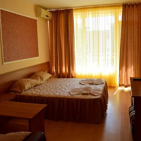 Ryor - Breakfast And Free Parking Отель