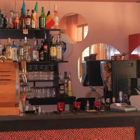 Ryor - Breakfast And Free Parking Отель 3*