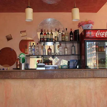 Отель Ryor - Breakfast And Free Parking