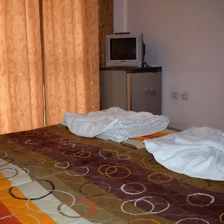 Ryor - Breakfast And Free Parking Отель 3*