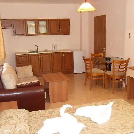 Отель Ryor - Breakfast And Free Parking Солнечный берег