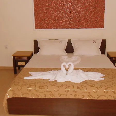 Ryor - Restaurant & Free Parking מלון 3*