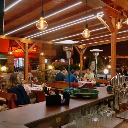 Ryor - Breakfast And Free Parking Отель 3*