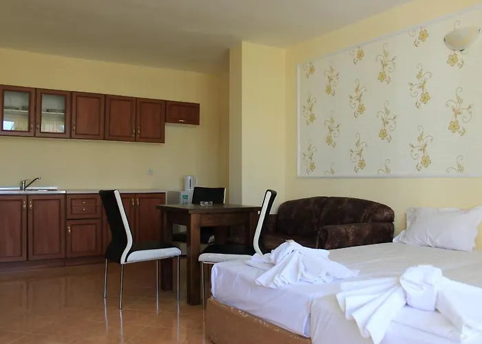 Hotel Ryor - Breakfast And Free Parking