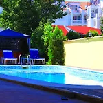 Ryor - Breakfast And Free Parking 3*