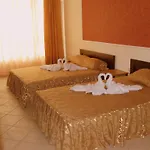 Ryor - Breakfast And Free Parking Отель 3*
