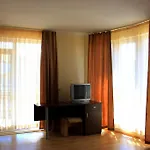 Отель Ryor - Breakfast And Free Parking Солнечный берег