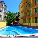 Ryor - Breakfast And Free Parking Отель 3*