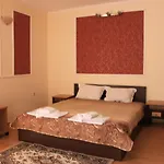 Отель Ryor - Breakfast And Free Parking Солнечный берег