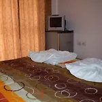Ryor - Breakfast And Free Parking Отель 3*