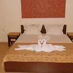 Ryor - Breakfast And Free Parking Отель 3*