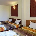 Отель Ryor - Breakfast And Free Parking 3*